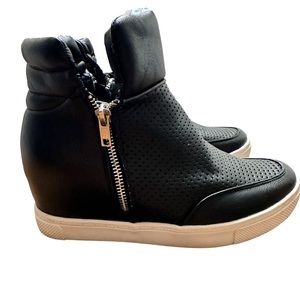 Steve Madden wedge sneakers in black size 6.5